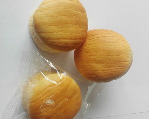 주문 튼튼한 쉬운 2500 Kg/Hr는 효모 생과자 빵을 위한 생과자 생산 라인을 운영하고 내뿜습니다 온라인 제조