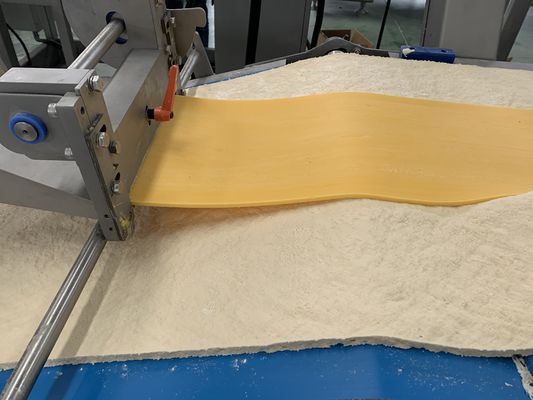 주문 600~1200kg/H 용량 반자동 / 완전자동 포장 또는 빈 페이스트리 생산 라인 온라인 제조